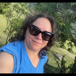 Meet your Posher, Rosa aura